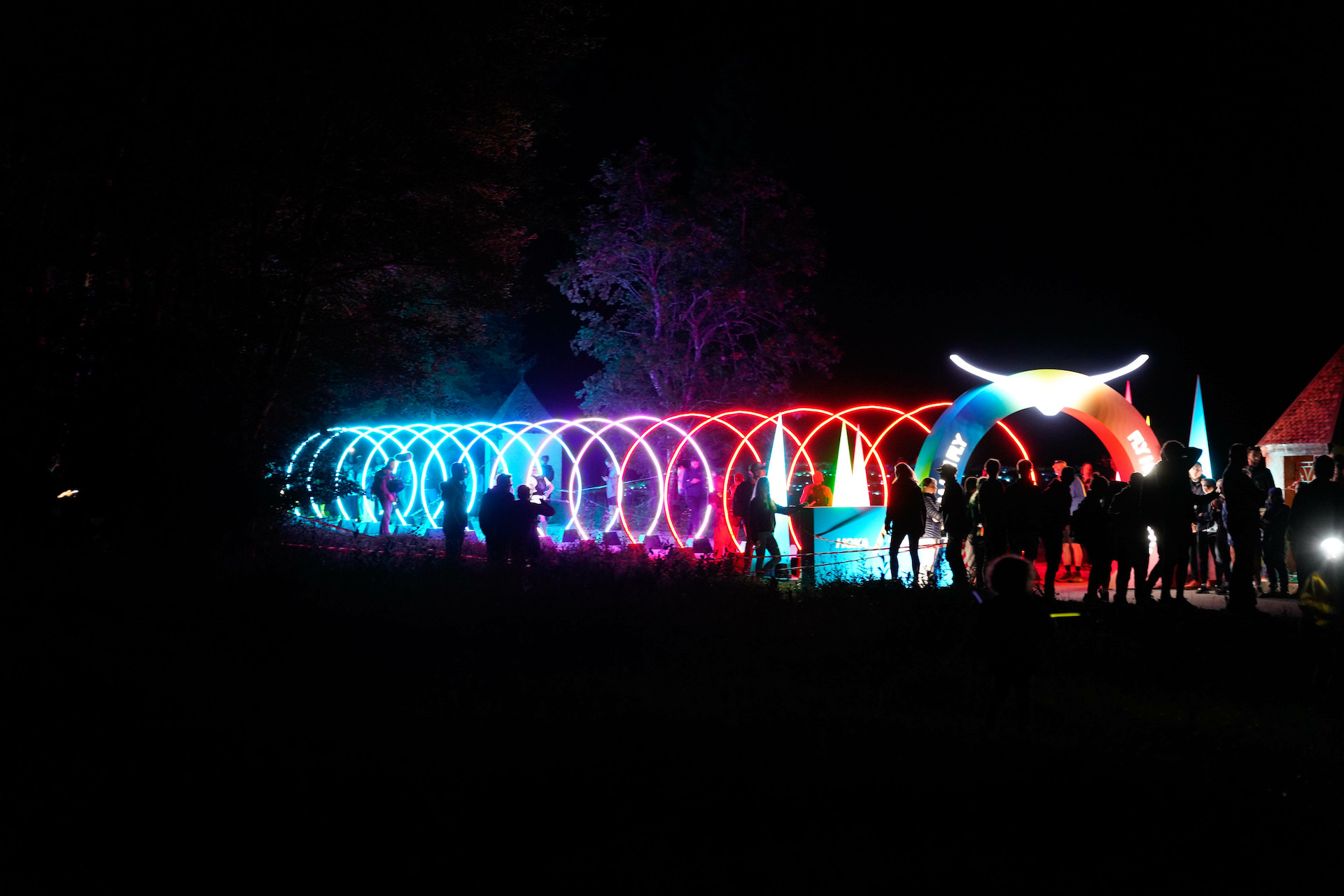 Arco de luces HOKA®  Foto: UTMB®